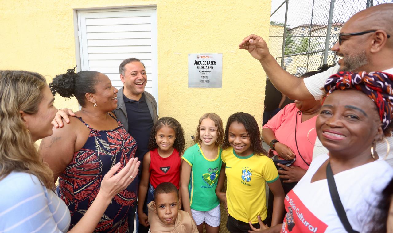 Prefeito Rodrigo Neves entrega primeira etapa da reforma do Condomínio Zilda Arns – Prefeitura Municipal de Niterói