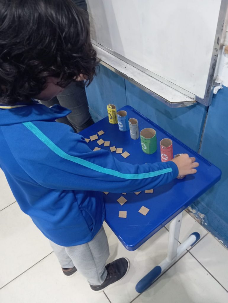 Projeto Meu Ambiente aborda reciclagem com alunos da rede municipal