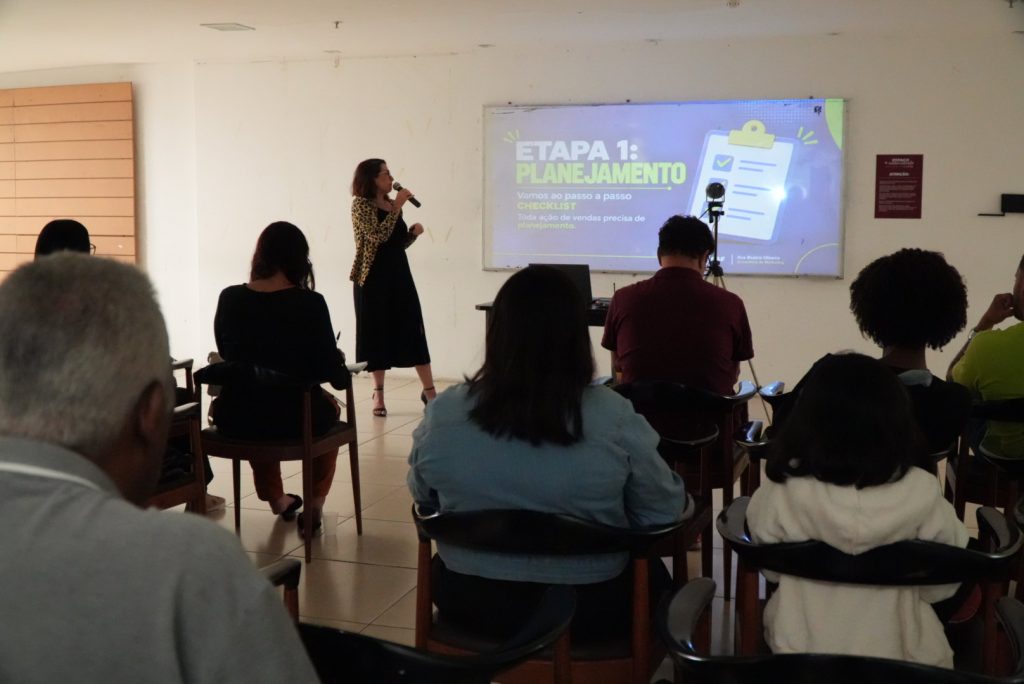 São Gonçalo reúne empreendedores em palestra sobre vendas por transmissões ao vivo