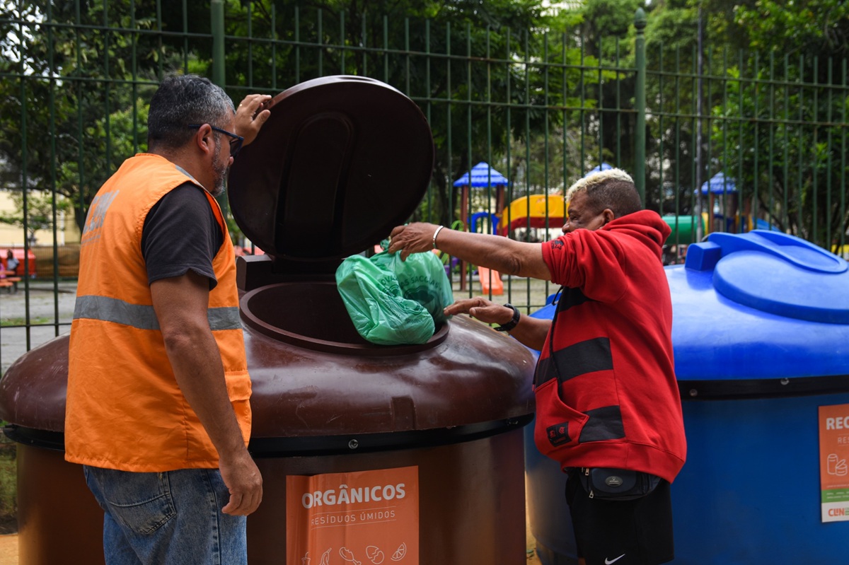 Clin intensifica coleta seletiva com instalação de novos moloks no Centro de Niterói – Prefeitura Municipal de Niterói