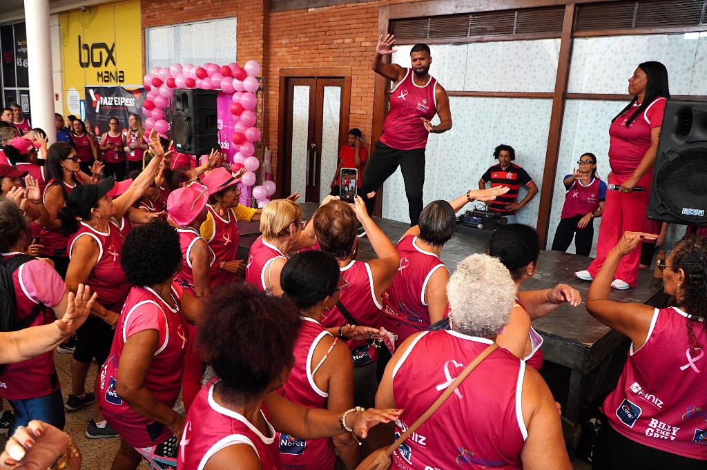 Aulão do Outubro Rosa reúne centenas de pessoas em São Gonçalo