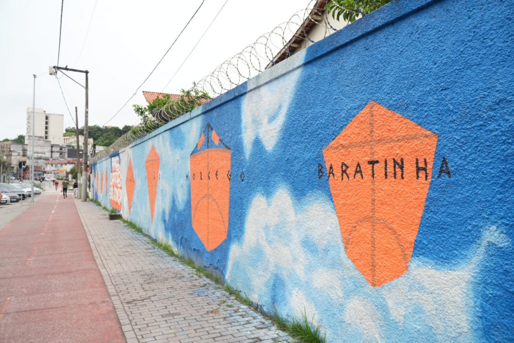 Cidade Ilustrada conclui painel em homenagem à tradição das pipas e cafifas de São Gonçalo