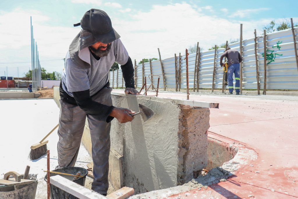 Novo complexo esportivo no Jardim Bom Retiro começa a tomar forma