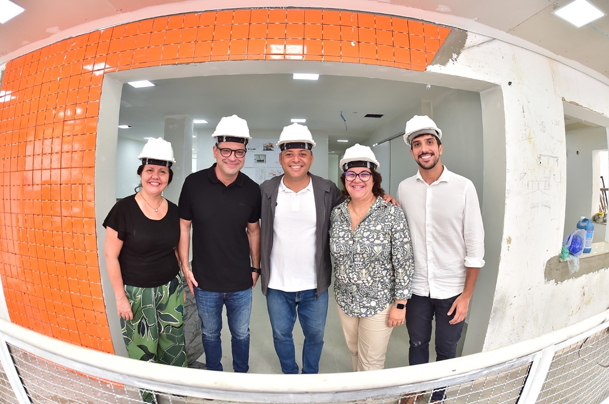 Prefeito Rodrigo Neves vistoria obras da primeira UBS de Icaraí, que está em fase final de implantação – Prefeitura Municipal de Niterói