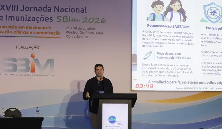 Diretor do Programa Nacional de Imunizações do Ministério da Saúde, Eder Gatti, fala durante a 28ª Jornada Nacional da Sociedade Brasileira de Imunizações. Foto: SBIm/ Divulgação